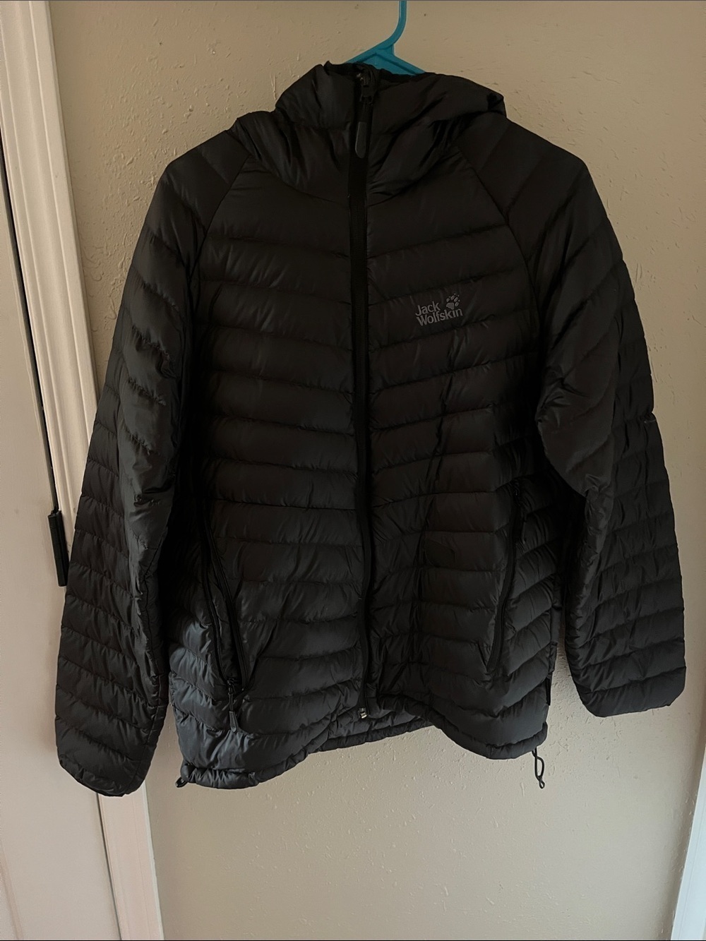 🧡🔥Jack Wolfskin - Black Hooded Puffer Jacket - L